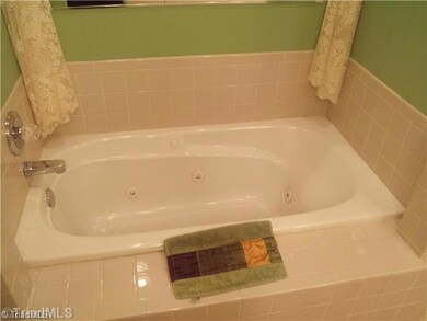Master Bath/Spa.