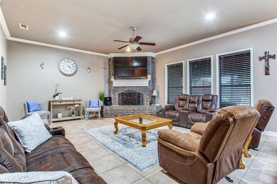 2827 Willow Ridge Cir, Granbury, TX 76049 - photo 6