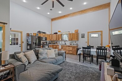 11-web-or-mls-414 N. Goodbread St-111