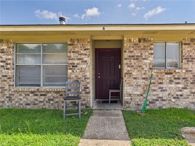 1221 April Bloom unit AB, College Station, TX 77840 - photo 2