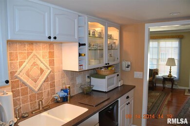 4622 Warren St, Davenport, IA 52806 - photo 3