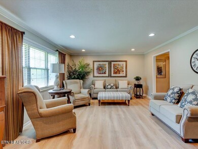 619 Barton Dr - 5