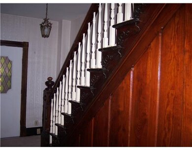 Entry/Foyer.