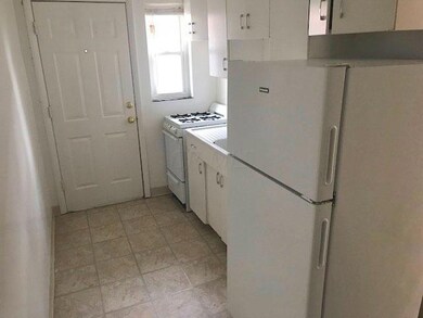 81nHampton_kitchen