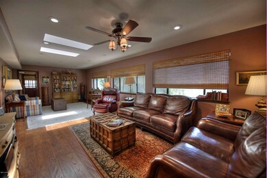 008_Family Room
