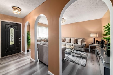 1914 Walden Dr, Columbus, OH 43229 - photo 5