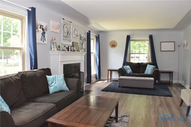 305 W College Ave, Woodville, OH 43469 - photo 2