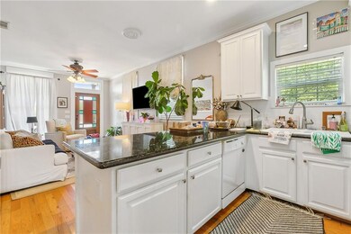 6139 Kitchen/Living