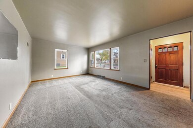 315 Oak St, Le Sueur, MN 56058 - photo 4