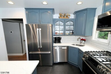 426 Edgewood Rd, Linden, NJ 07036 - photo 5