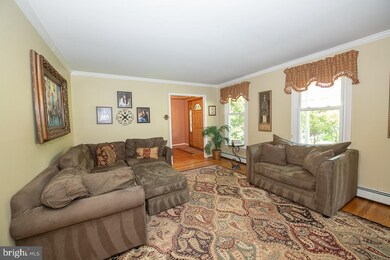 289 Meadowbrook Ln, Broomall, PA 19008 - photo 5