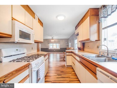 713 W 13th St, New Castle, DE 19720 - photo 2