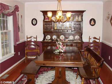 Dining Room - Spacious Dining Room, Crown and Chai