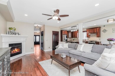 859 Rathbun Ave, Staten Island, NY 10309 - photo 5