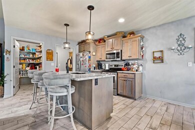 1925 Creekview Ln, Raymore, MO 64083 - photo 6