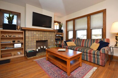Living Room (2)