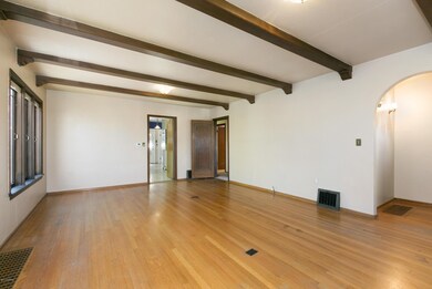 4 Living Room
