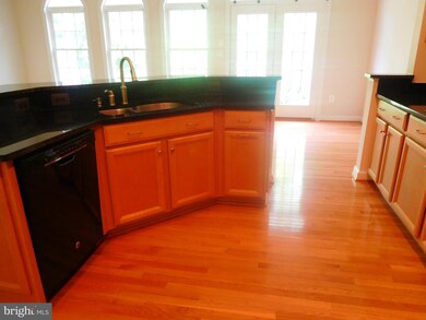 15102 N Berwick Ln, Upper Marlboro, MD 20774 - photo 3