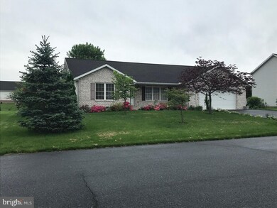 306 Rose Ann Dr, Chambersburg, PA 17201 - photo 2