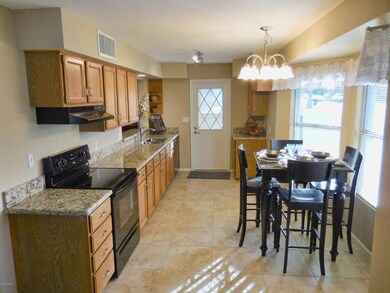 GRANITE COMPLIMENTS THE CABINETS