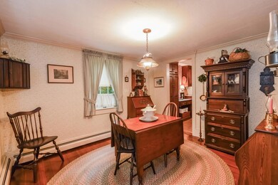 009-Dining_Room-4728163-large