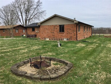 11185 N Division Rd, Fountaintown, IN 46130 - photo 4