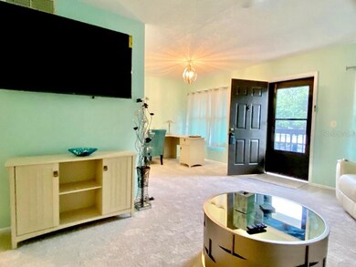Living Room/Din Rm