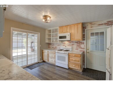 335 Page Rd, Roseburg North, OR 97495 - photo 7