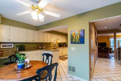 eat in and kitchen