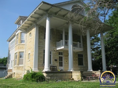 415 W Walnut St, Junction City, KS 66441 - photo 2