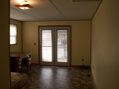 SPACIOUS DEN AREA