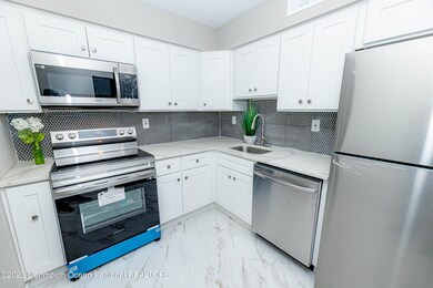 606 Wellington Place, Matawan, NJ 07747 - photo 3