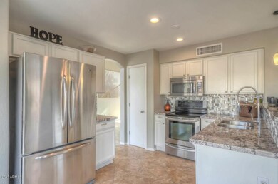 Kitchen_(3)