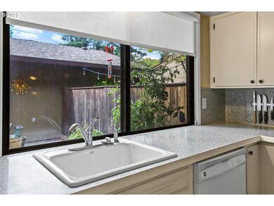 14523 NE Stanton Ct, Portland, OR 97230 - photo 7