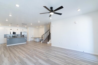 KITCHEN & LIVING