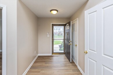 12283 Chiseled Stone Dr, Fishers, IN 46037 - photo 2