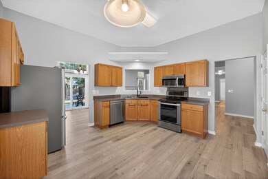 8604 Hickory Creek Ln, North Charleston, SC 29420 - photo 4