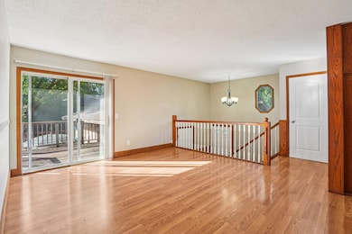 5-web-or-mls-Kentucky Ave N-S0310-005.jpg