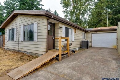 901 E 12th St, Newberg, OR 97132 - photo 3