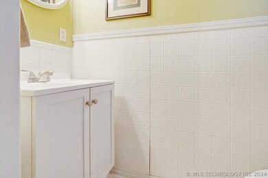 409 N Chickasaw Ave, Claremore, OK 74017 - photo 6