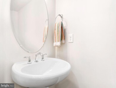 13330 Arrowbrook Centre Dr, Herndon, VA 20171 - photo 7