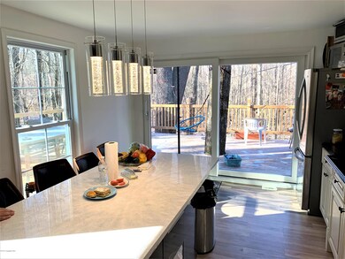 863 Country Place Dr, Tobyhanna, PA 18466 - photo 4