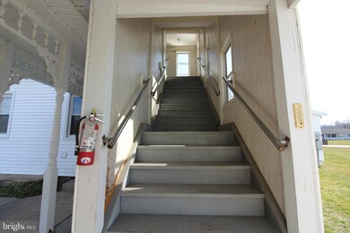 18947 Senedo Rd unit 4, Edinburg, VA 22824 - photo 2