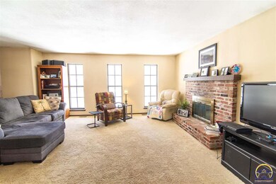 4866 SW Cochise Ave, Topeka, KS 66614 - photo 2