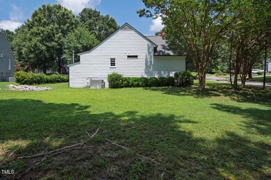 2425 Fields of Broadlands Dr-26