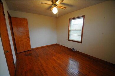 4940 Switzer St, Shawnee, KS 66203 - photo 7