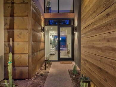 004_ENTRYWAY