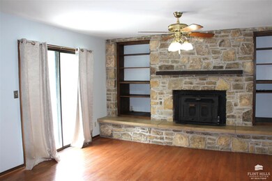 1716 Sheffield Cir, Manhattan, KS 66503 - photo 6