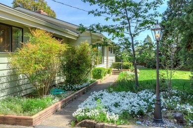 2930 Oakridge Ave, Central Point, OR 97502 - photo 2