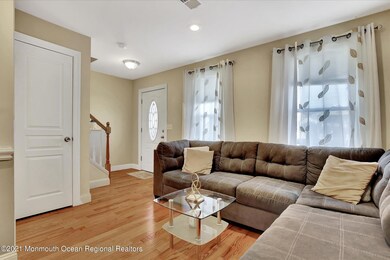 Family Room (3)